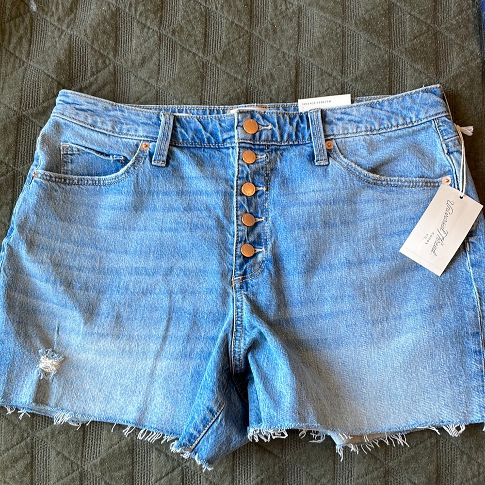 Universal Thread Midi Short